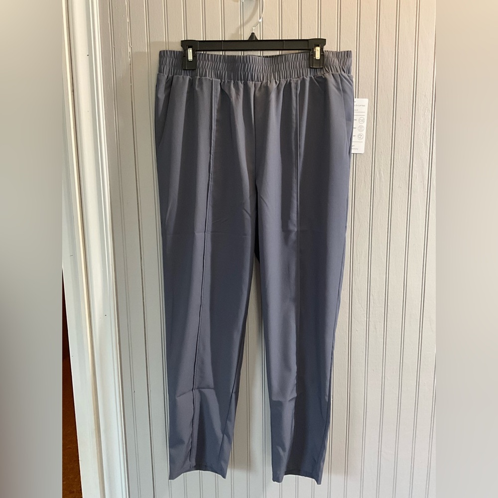 Isabella Women's Medium Elegant Gray Pants. Roomy. Pockets. New